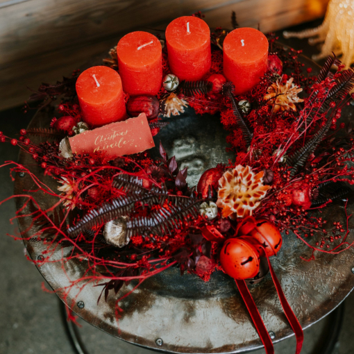 Red Witch Hut Adventi koszorú