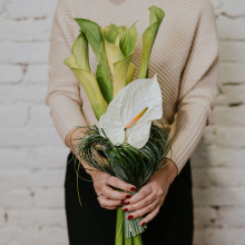 Modern Kála csokor Anthuriummal