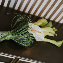 Modern Kála csokor Anthuriummal