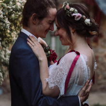 Hajdísz: koszorú élő virágból