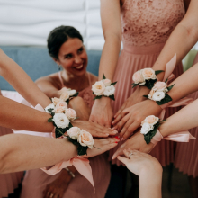 Csuklódísz élő virágból