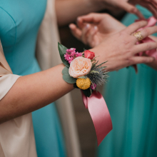 Csuklódísz élő virágból